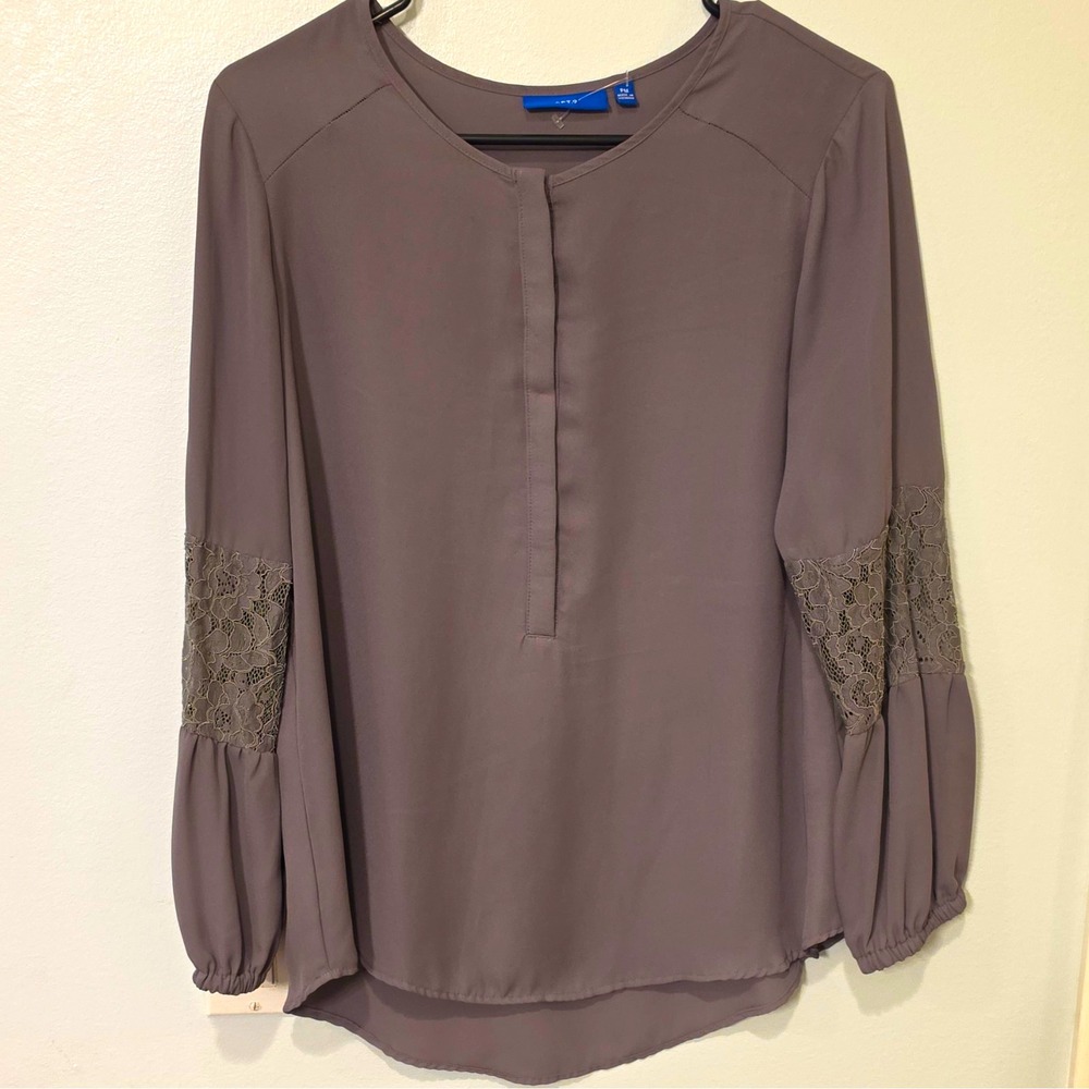 APT. 9 Taupe Solid Woven Round Neck Lace Accent Long Sleeve Blouse PM #389
